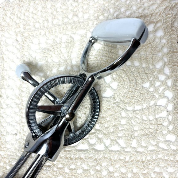 Vintage Rotary Hand Mixer Kitchen Utensil Whisk Manual Crank - Picture 2 of 10